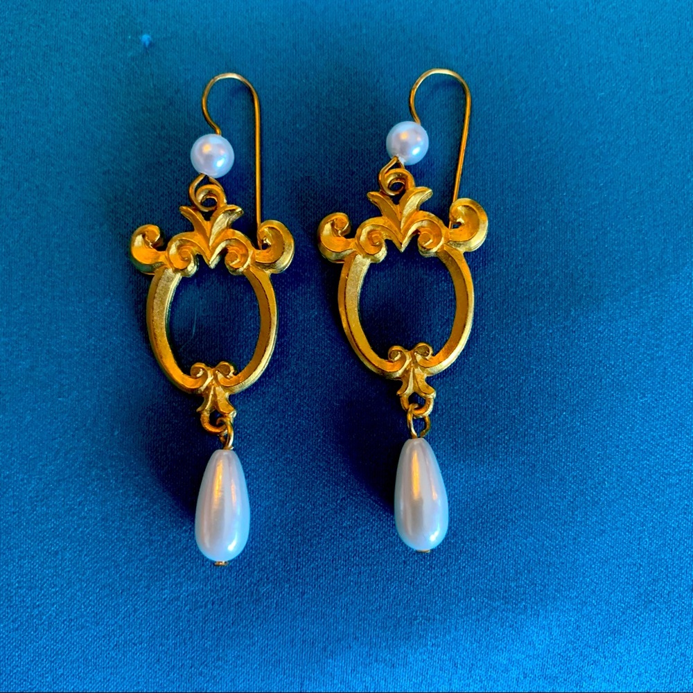 Charlotte Russe Gold & Pearl Earrings ORIGINAL BOX